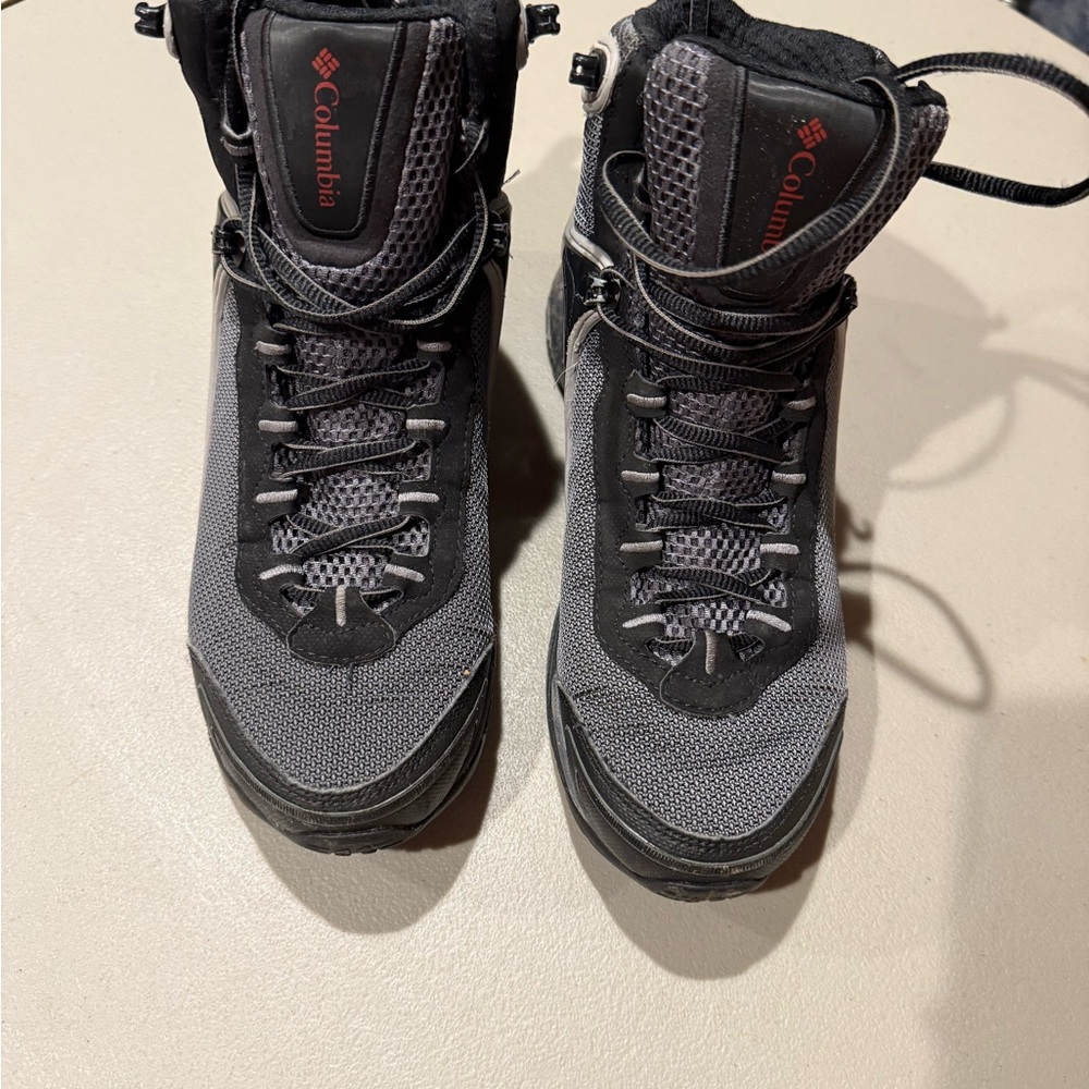Columbia Men's Black and Gray Athletic Shoes